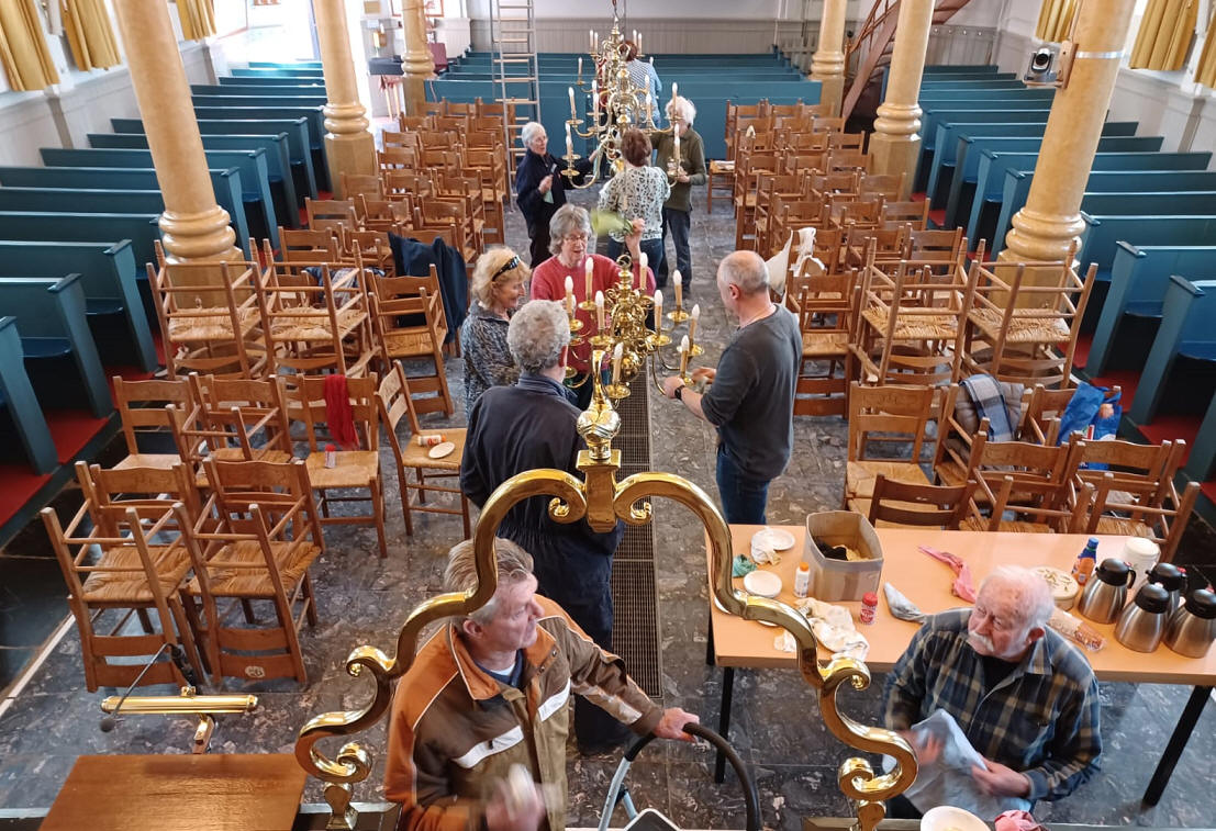 Koperwerk is weer gepoetst in Grote Kerk op Marken