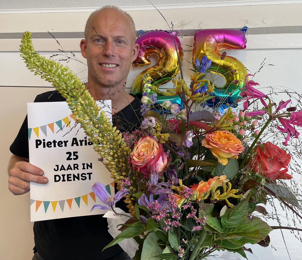 Pieter Ariaan van Altena 25 jaar in dienst bij Zeeman Marken