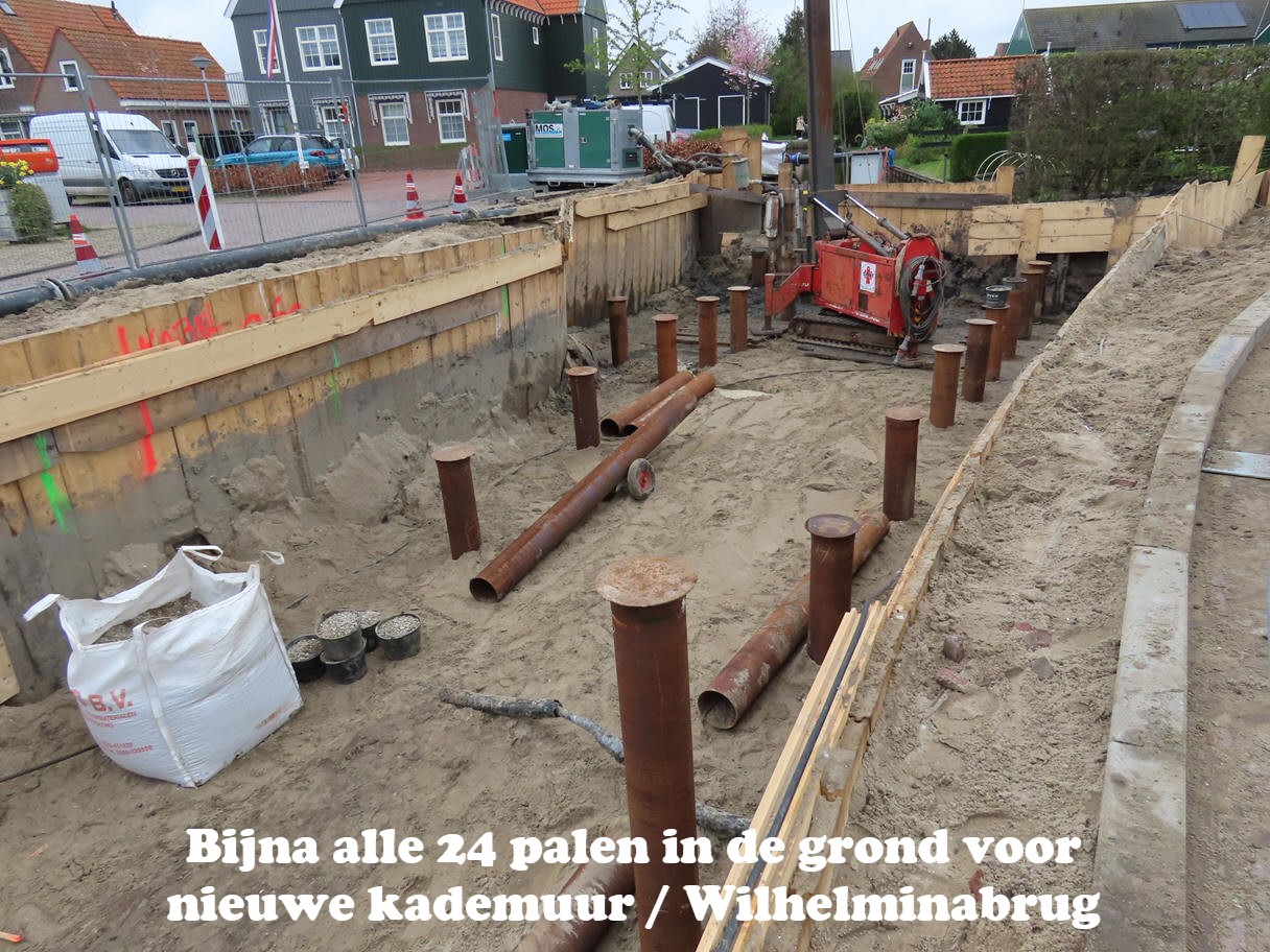 Bijna alle 24 palen in de grond voor nieuwe kademuur / Wilhelminabrug